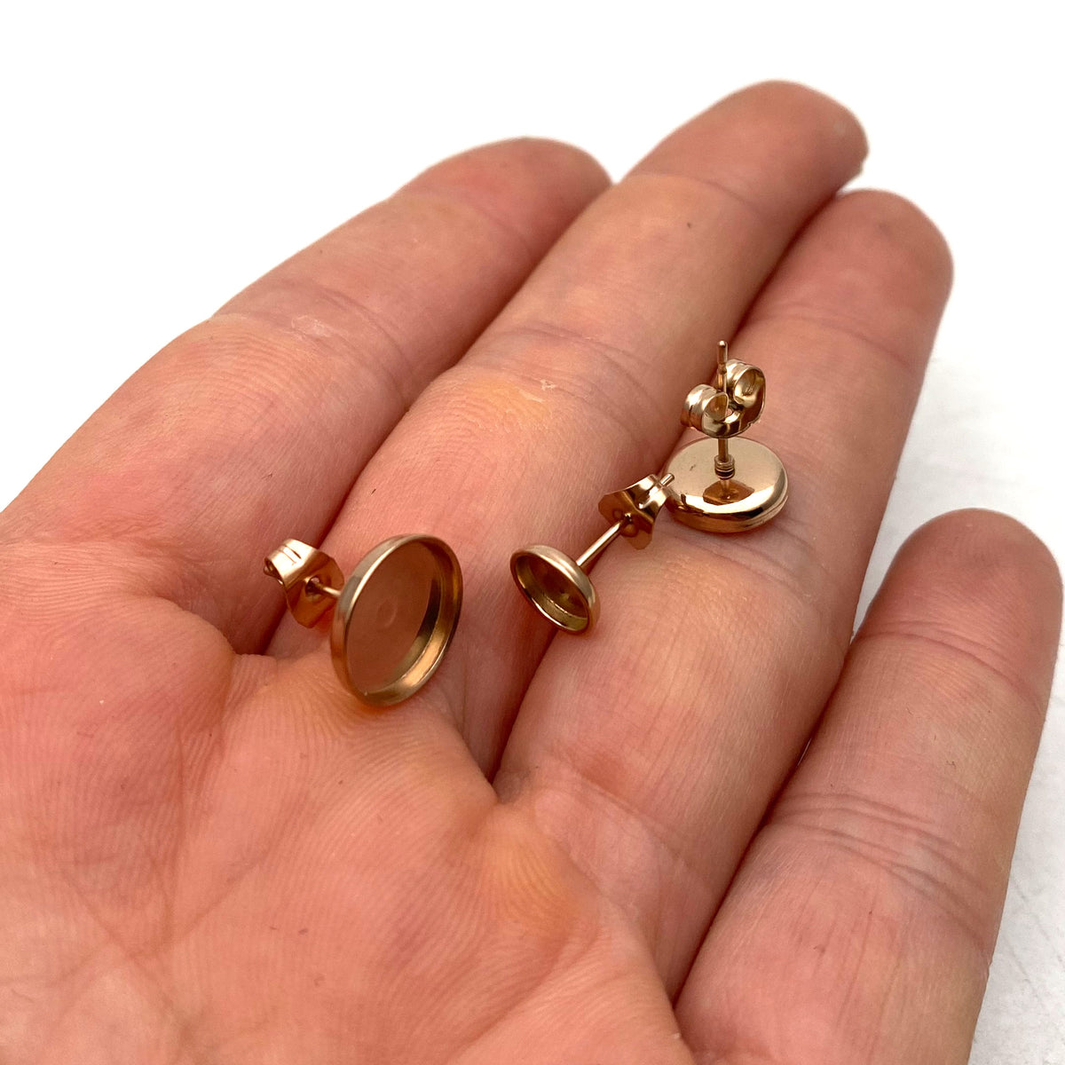 100pcs ROUND Edged DEEP 18k Gold plated Stainless Steel Earring Posts Studs Settings Bezels Cabochons Tacks Thin Bezel 6/8/10mm inner