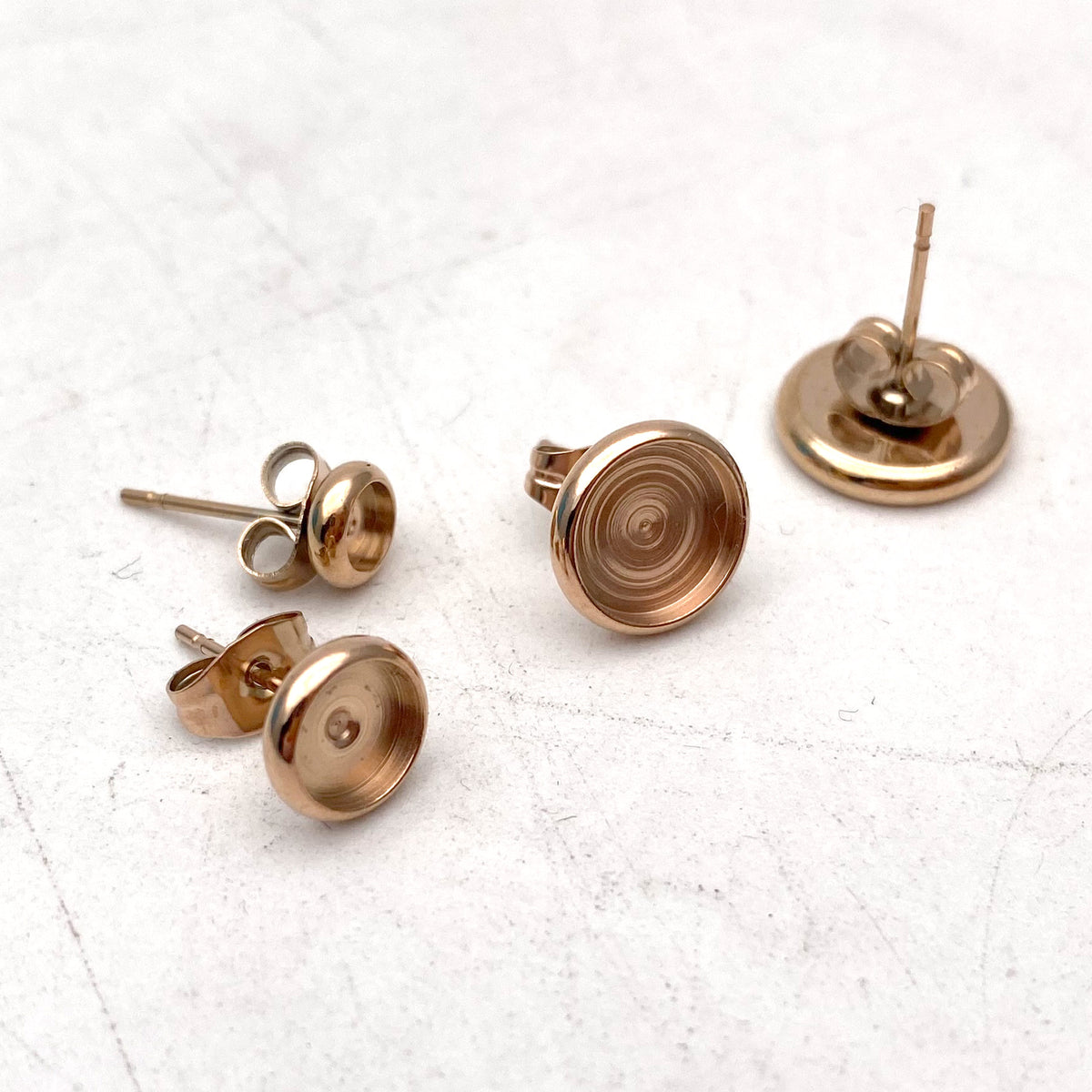 100pcs ROUND Edged 18k Gold Rose plated Stainless Steel Earring Posts Studs Settings Bezels Cabochons Tacks Thick Bezel 4/6/8/10mm inner